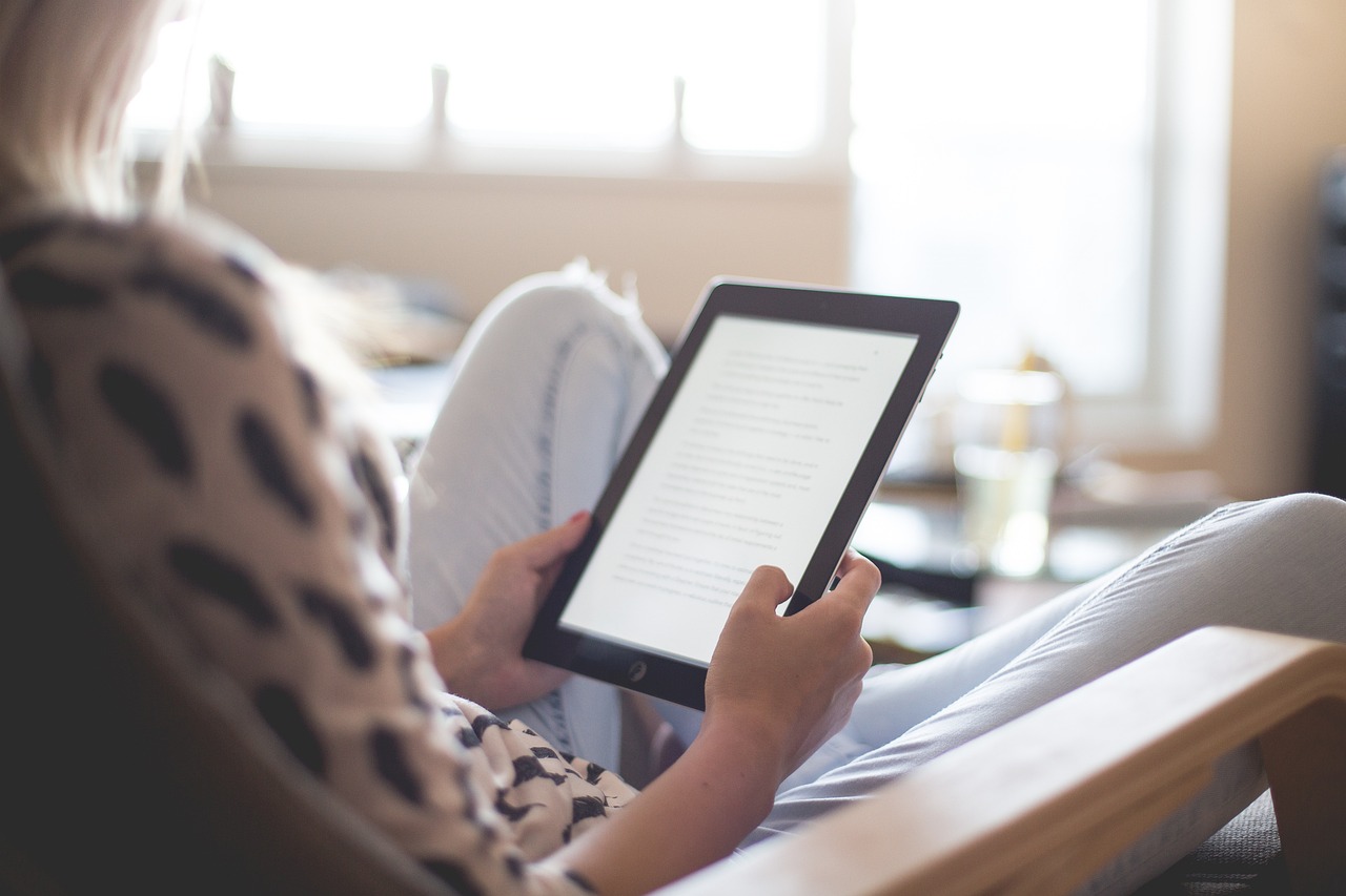 A beta reader reading a digital copy of a self-publishing author’s novel